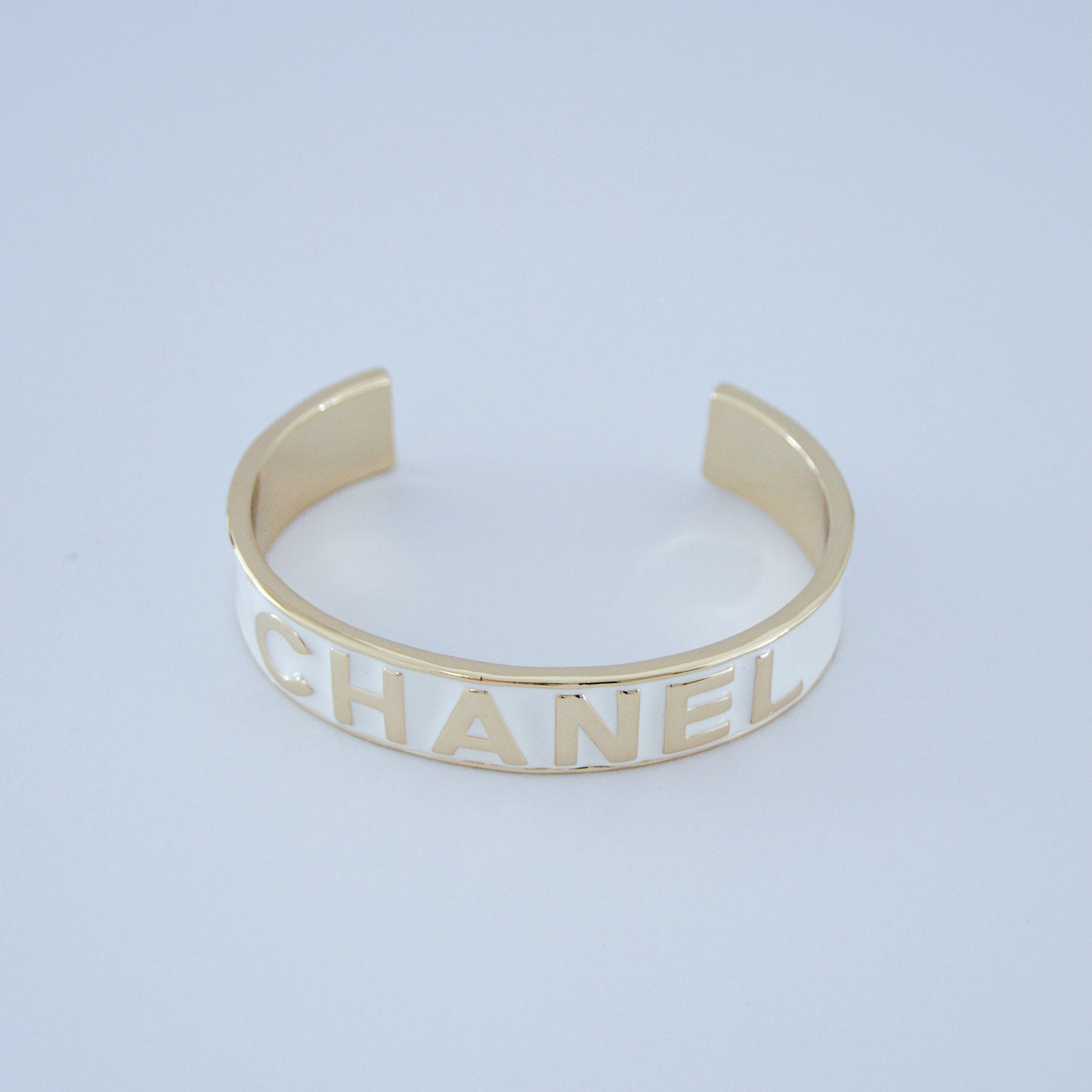 Bangle bracelet