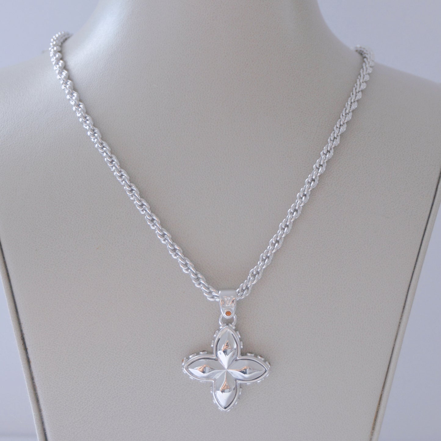 L silver necklace