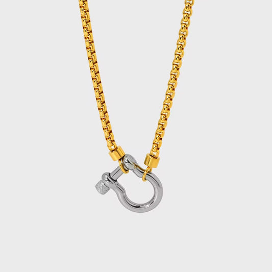 Horseshoe pendant necklace