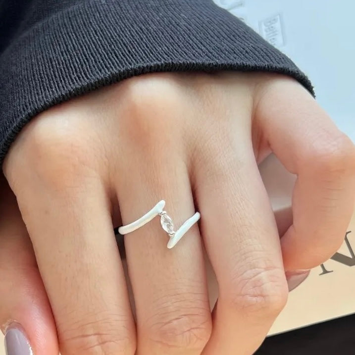 DELICATE WHITE RING
