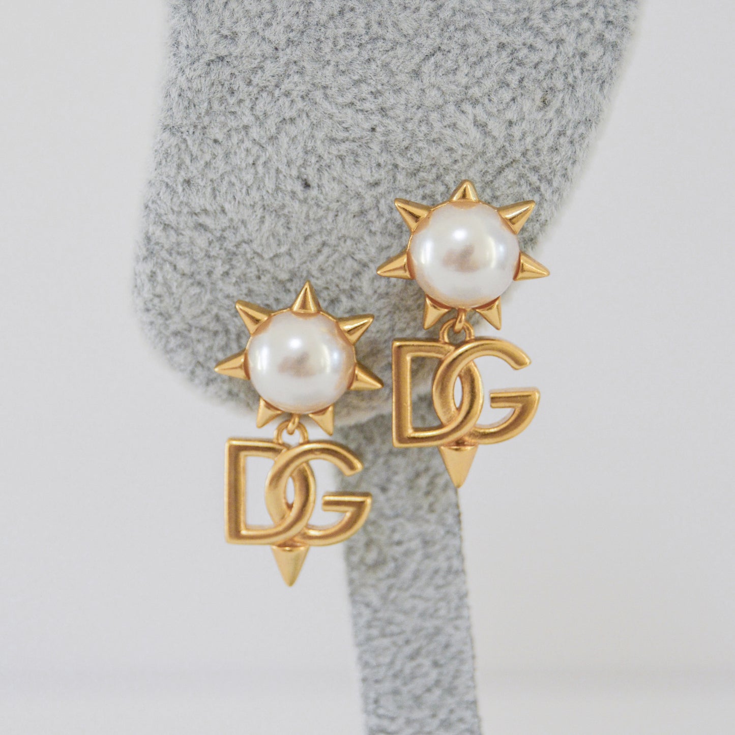 D&G PEARL EARRING