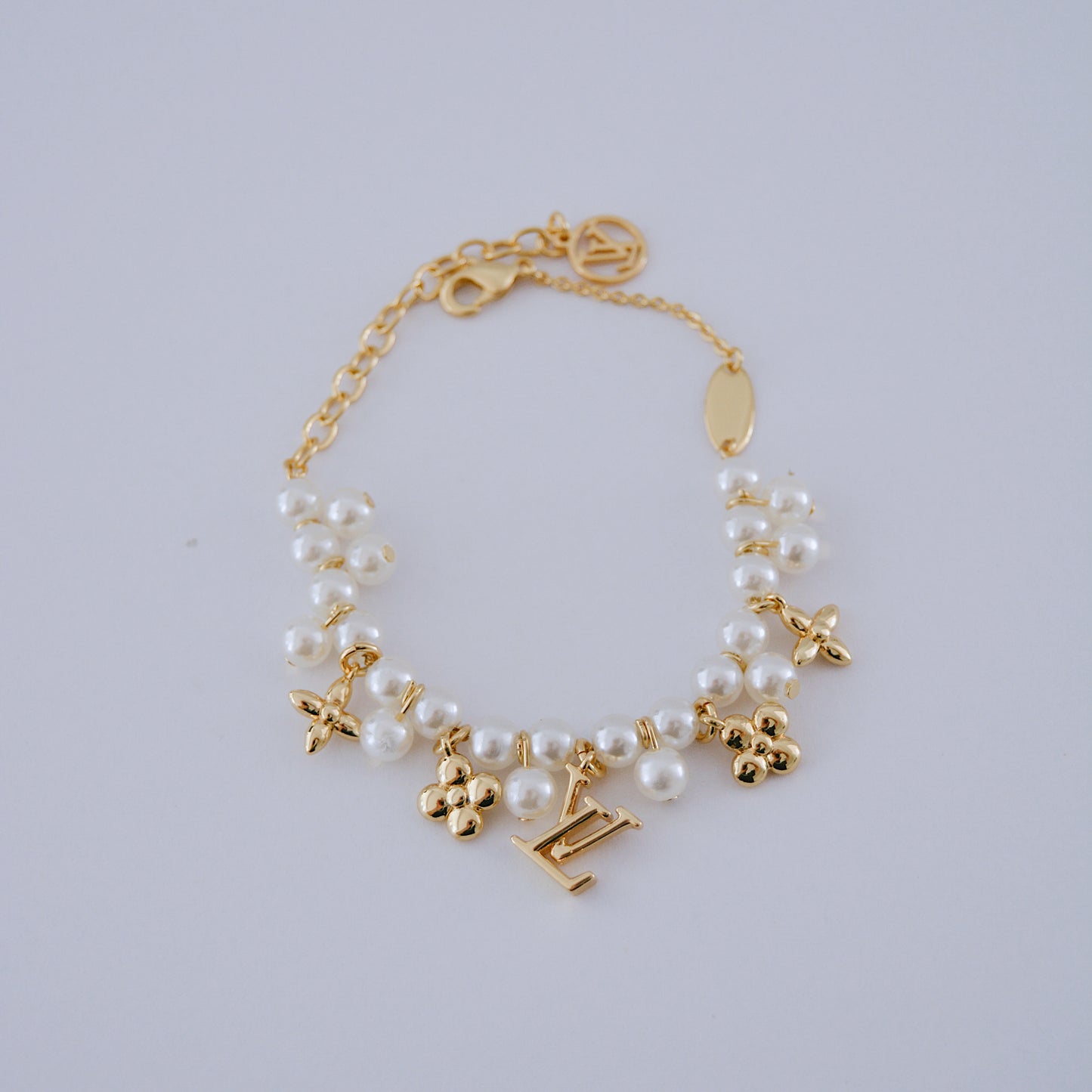 PEARLS & MINI CHARMS BRACELET