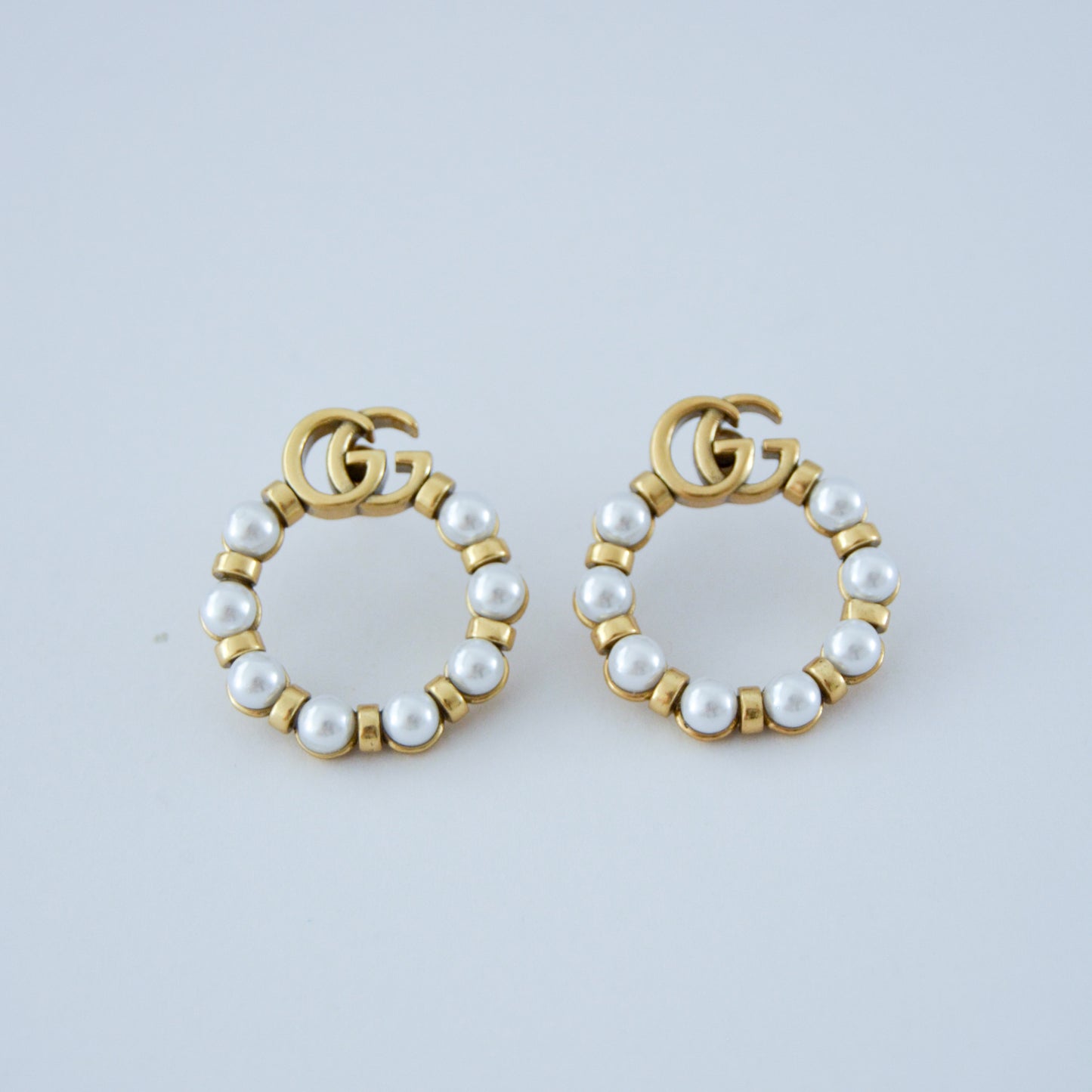 GG Pearl earring