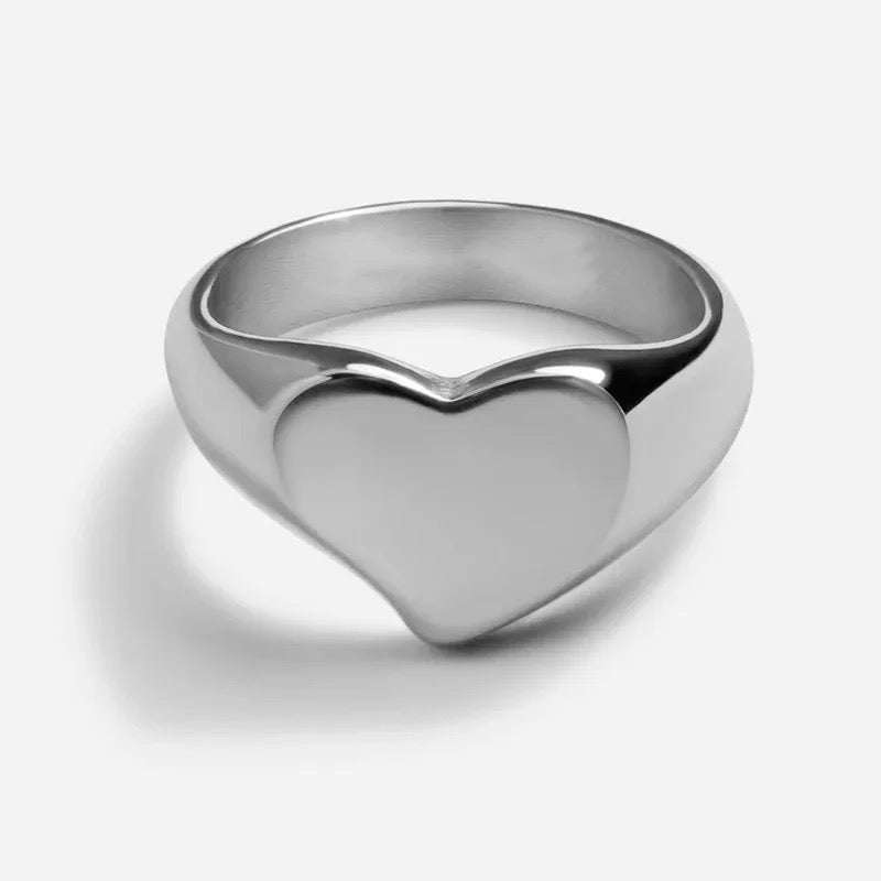 Classic heart ring