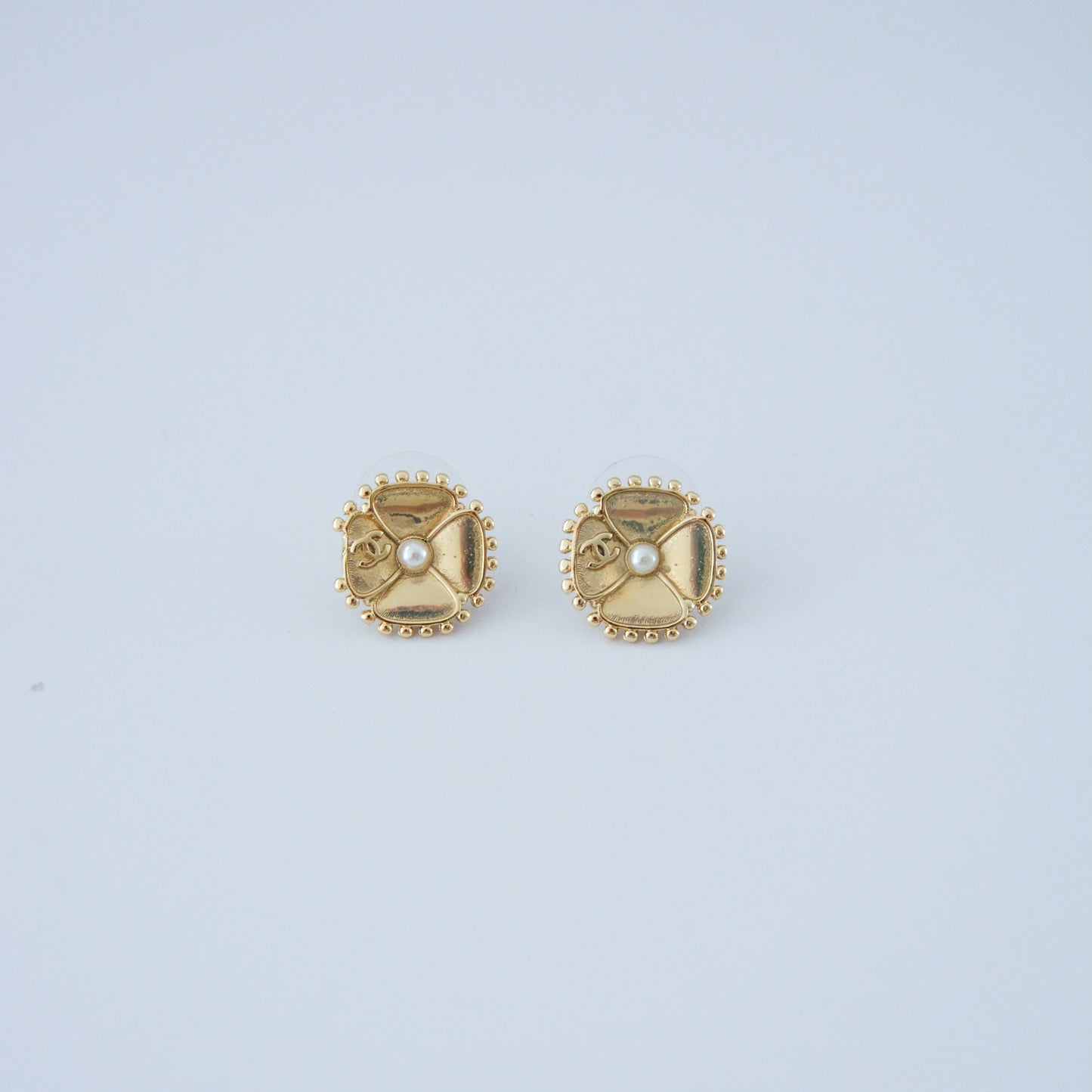 Gold earring
