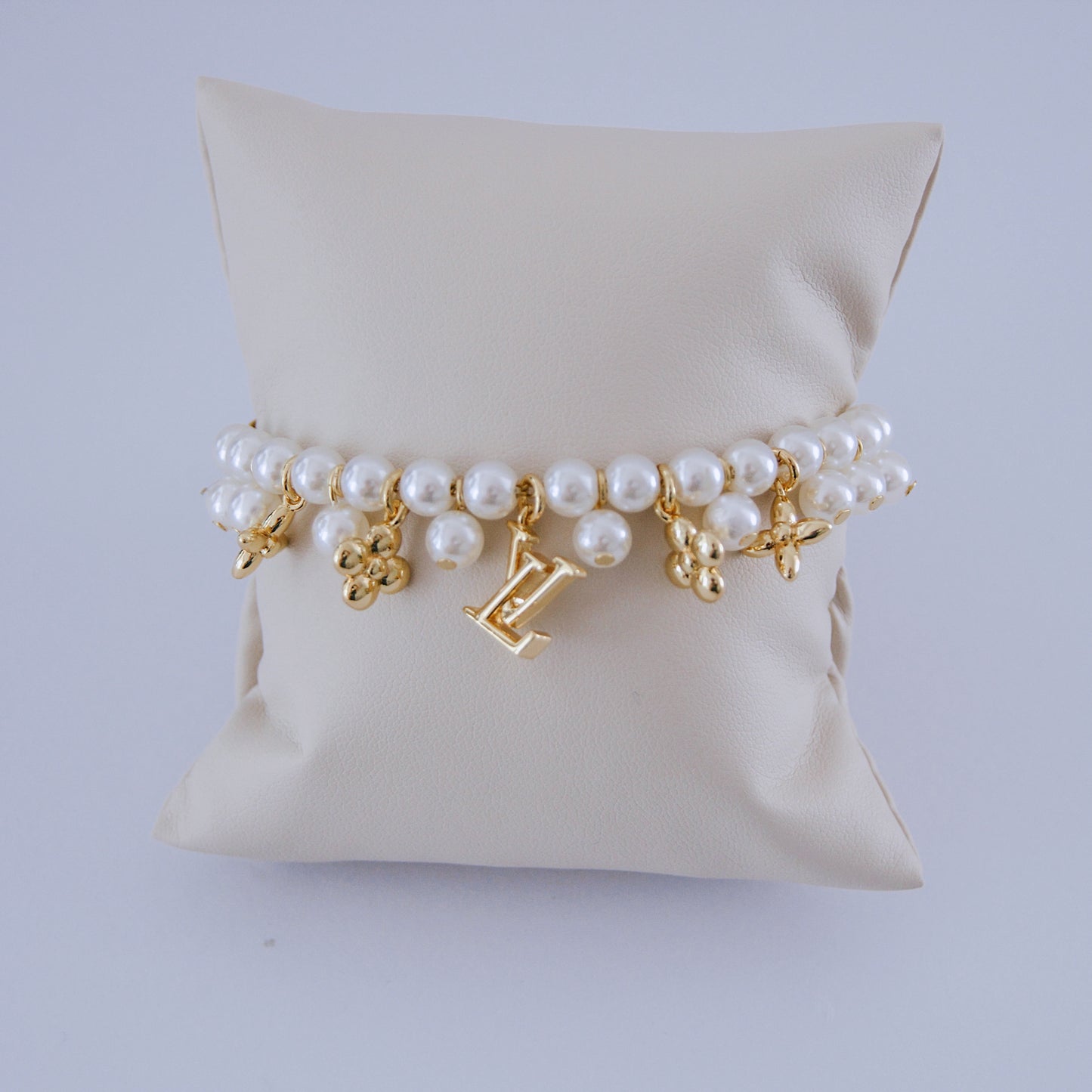 PEARLS & MINI CHARMS BRACELET