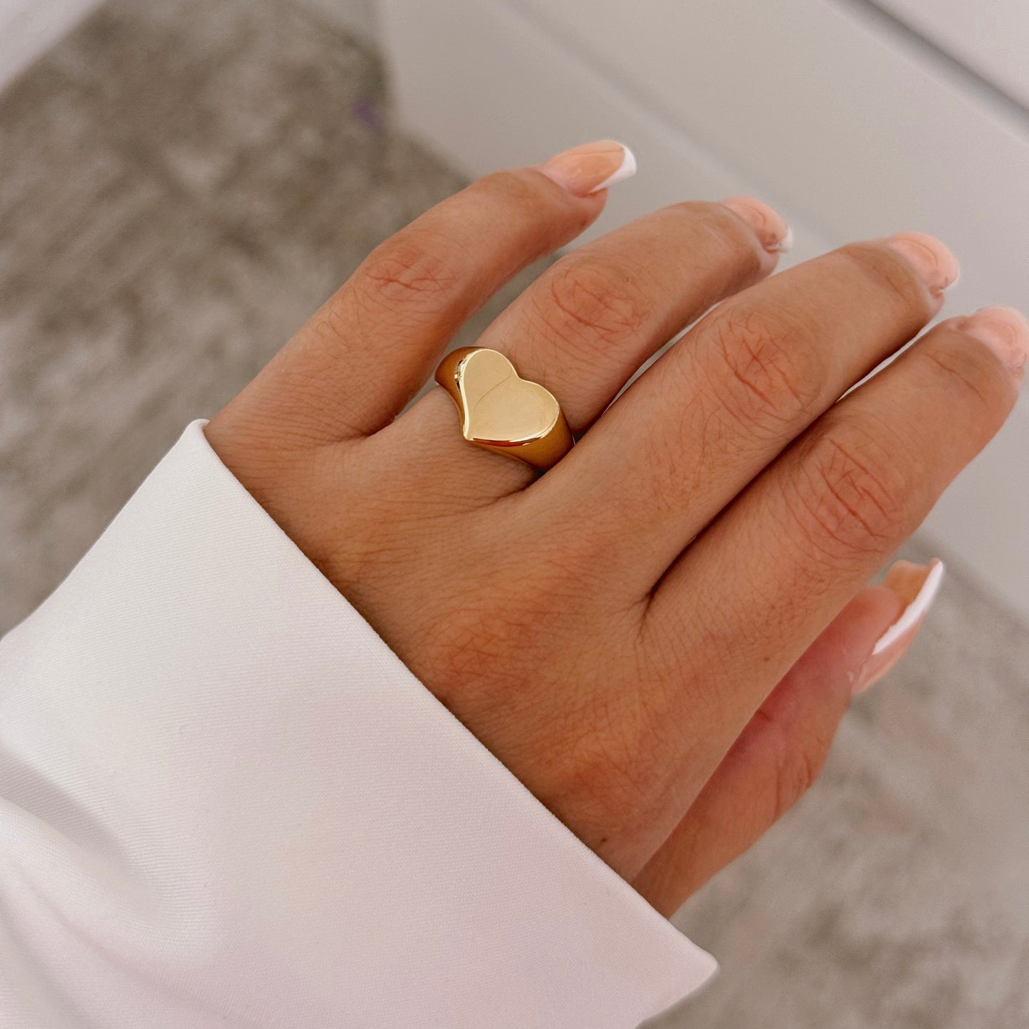 Classic heart ring