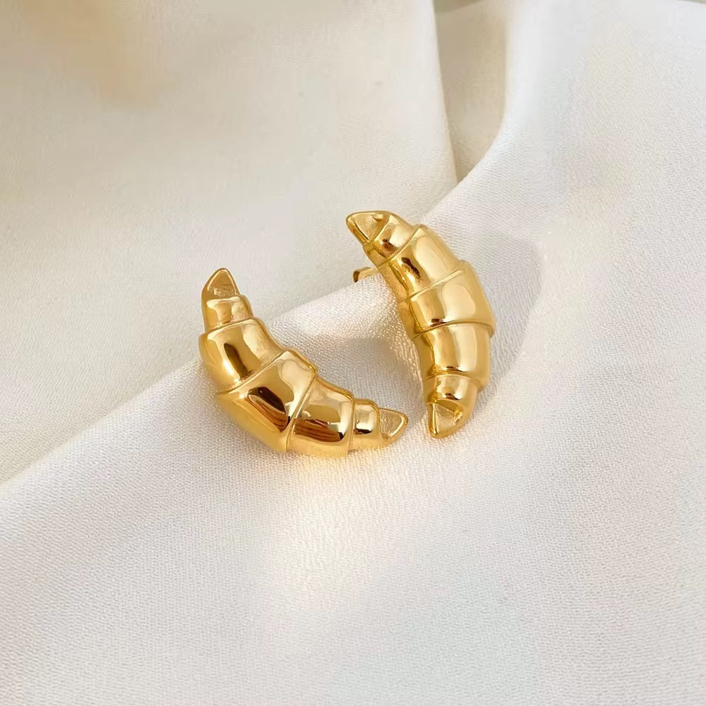 Croissant earrings 🥐