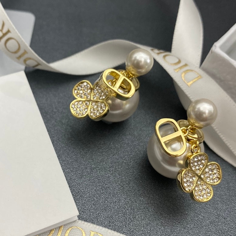 CD PEARL EARRING