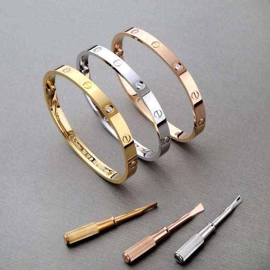 LOVE CRYSTAL BRACELET