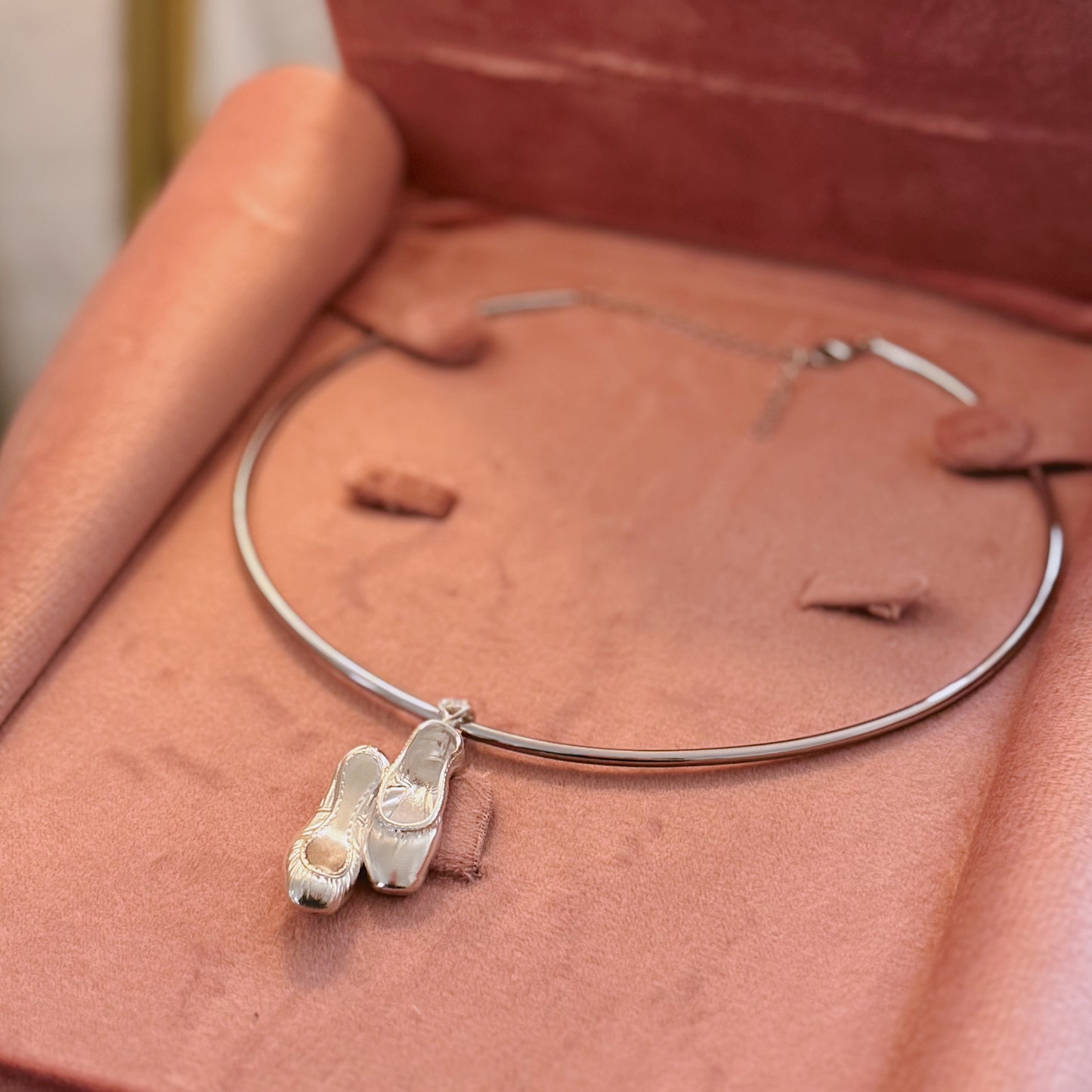 Hard Golden Choker minimalist gold necklace with sculptural pendant displayed on a velvet jewelry box, elegant luxury accessory.