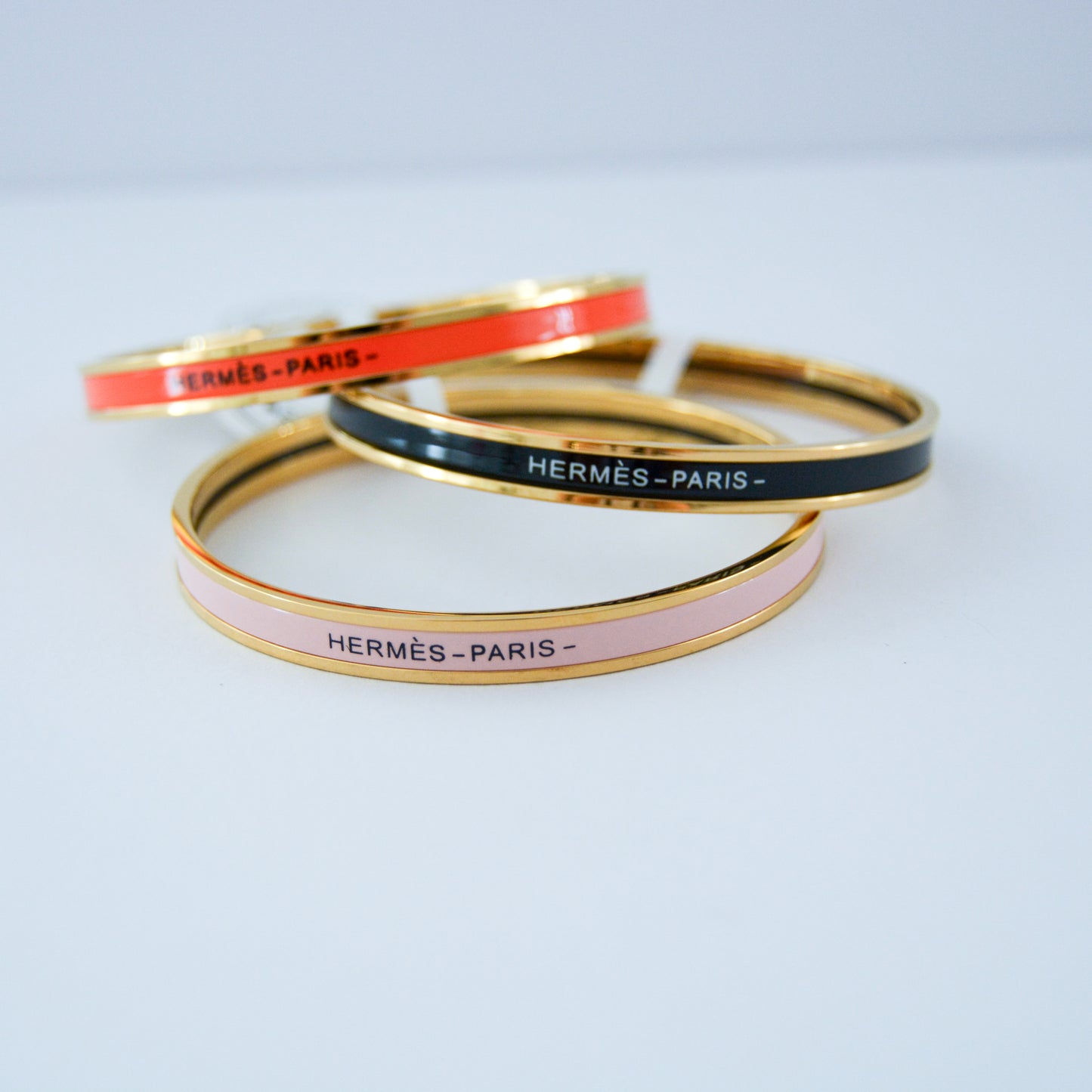 H gold bracelet