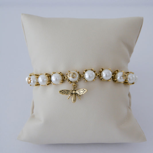 Cd bee 🐝 bracelet