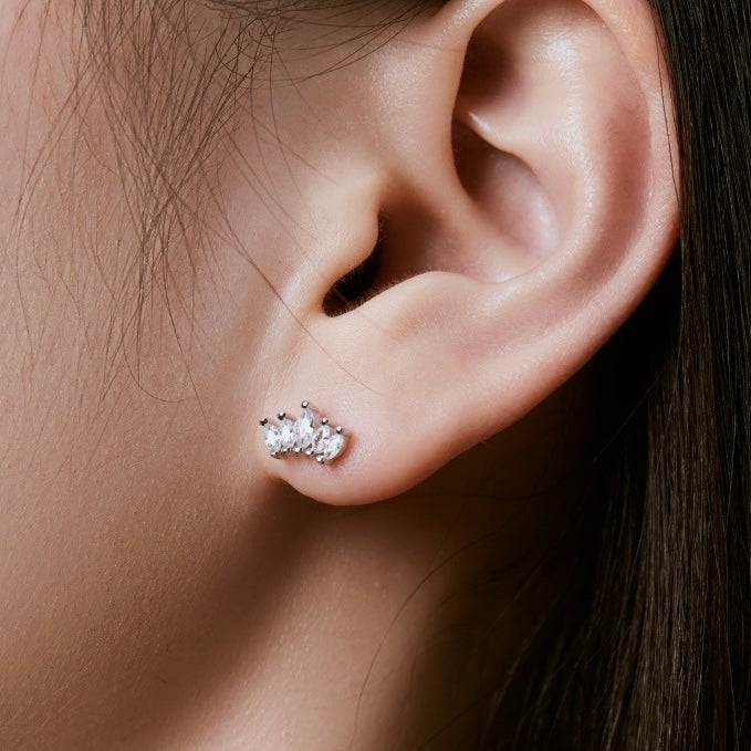 QUEEN SILVER  EARRING