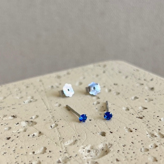 ROUND BLUE CRYSTAL EARRING