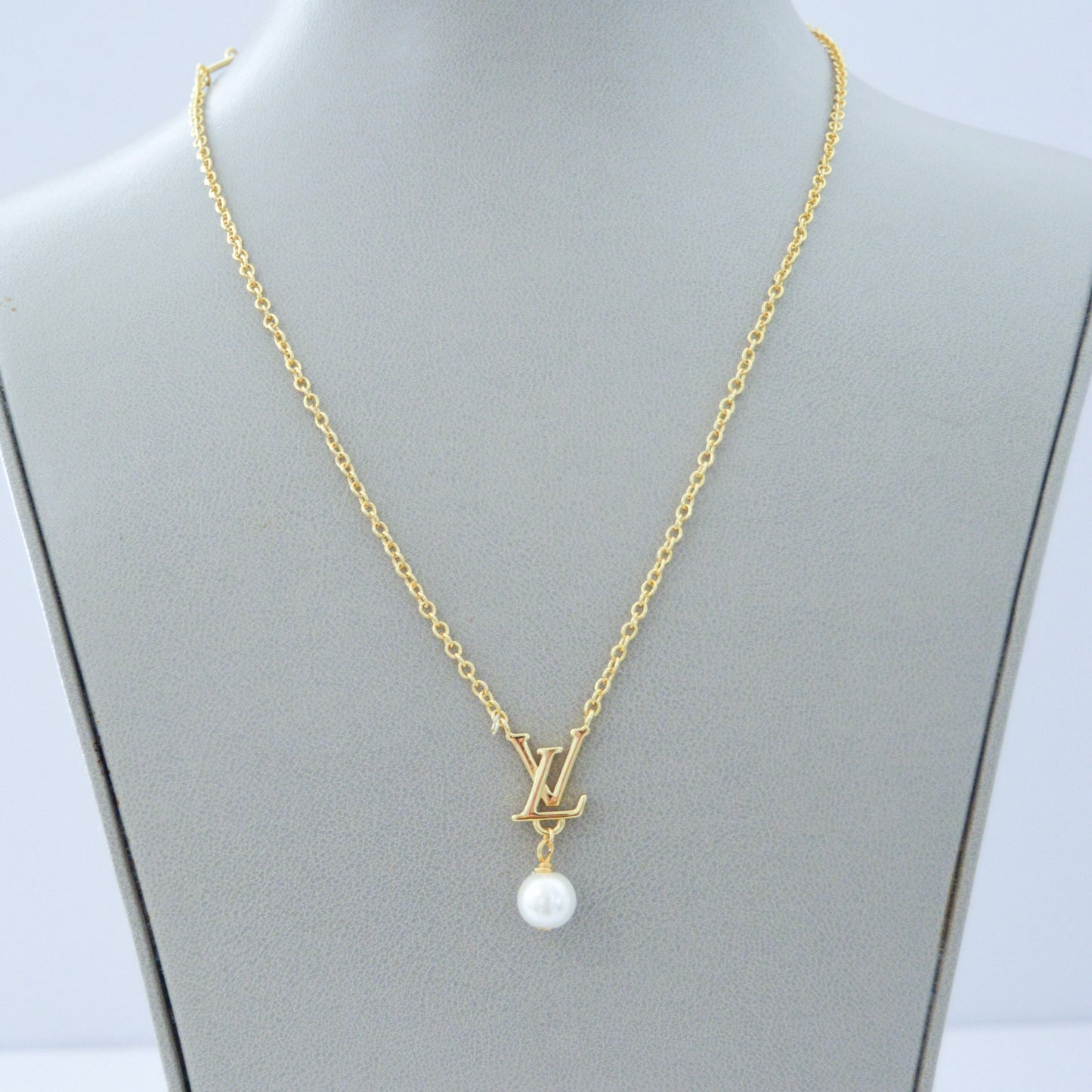 Pearl gold necklace