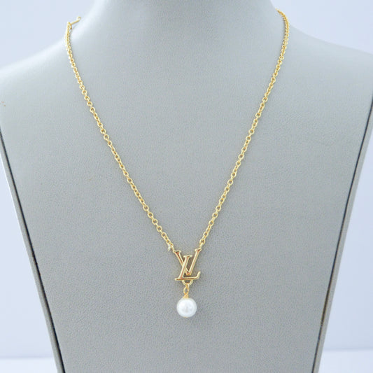 Pearl gold necklace