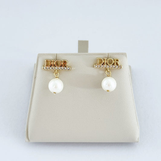 Mini D earring