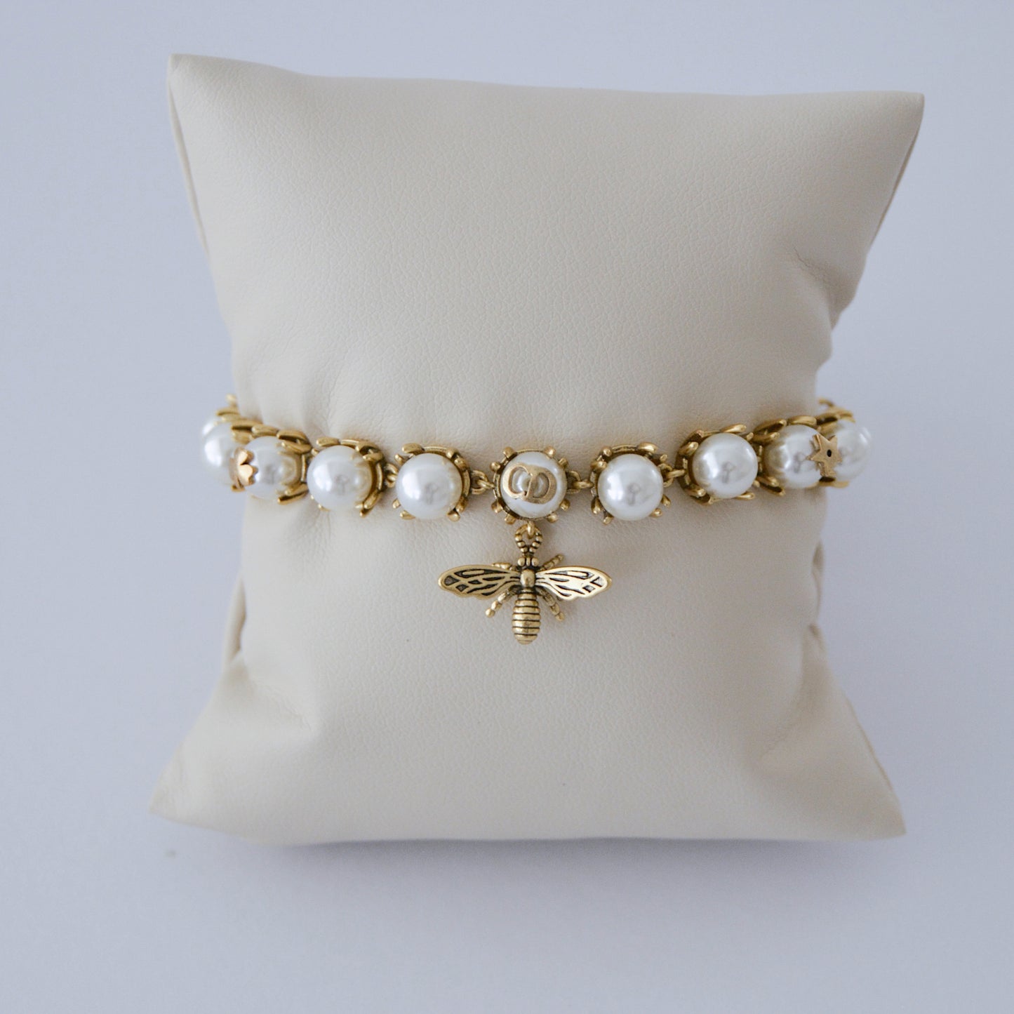 Cd bee 🐝 bracelet