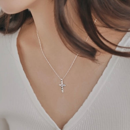 CROSS SILVER NECKLACE