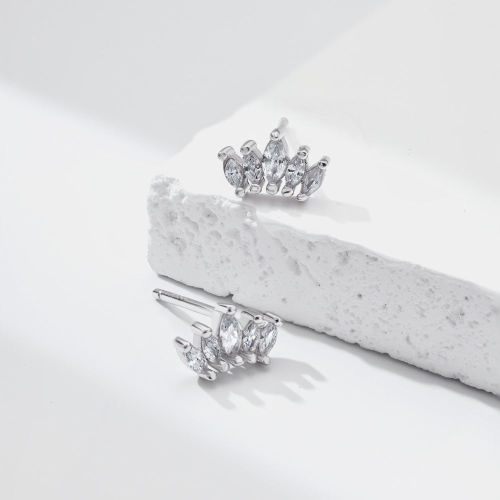QUEEN SILVER  EARRING