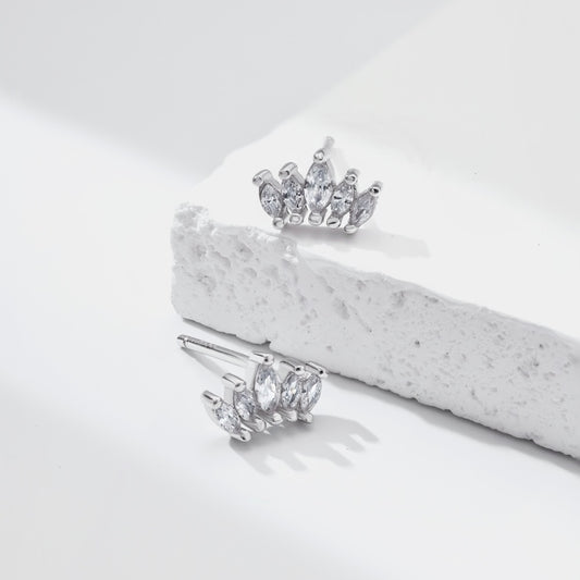 QUEEN SILVER  EARRING