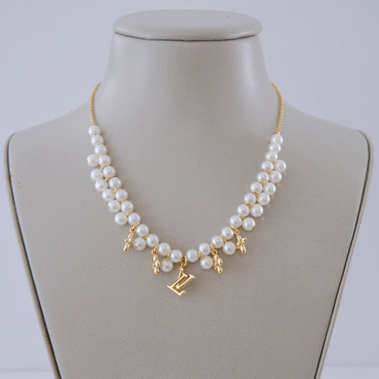 L Pearl necklace