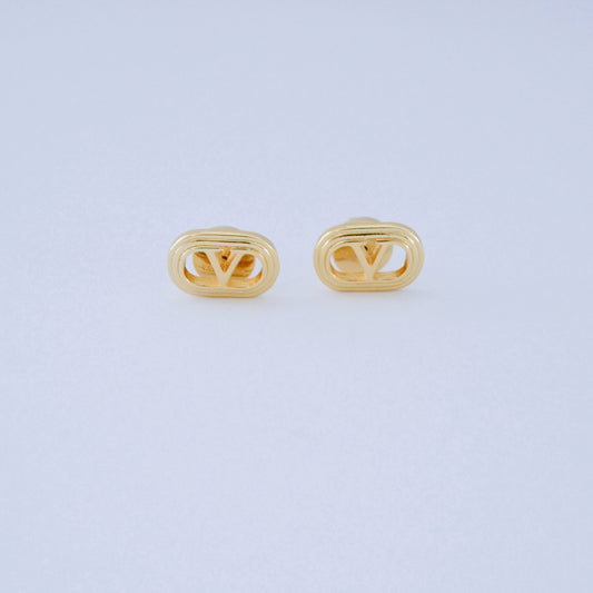 V gold earring