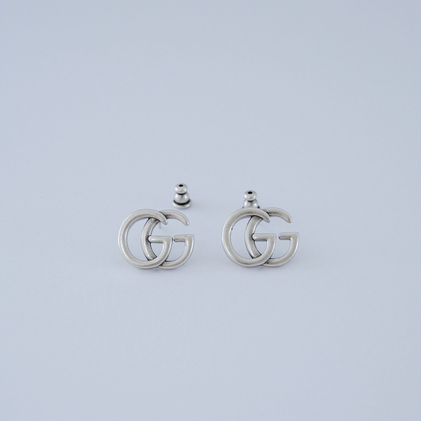 G silver earring