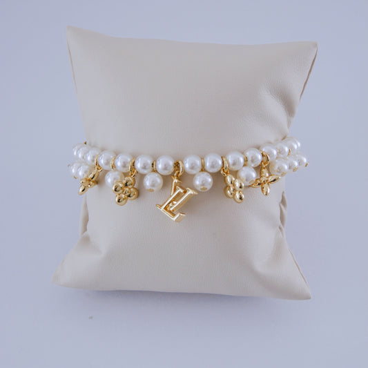 PEARLS & MINI CHARMS BRACELET