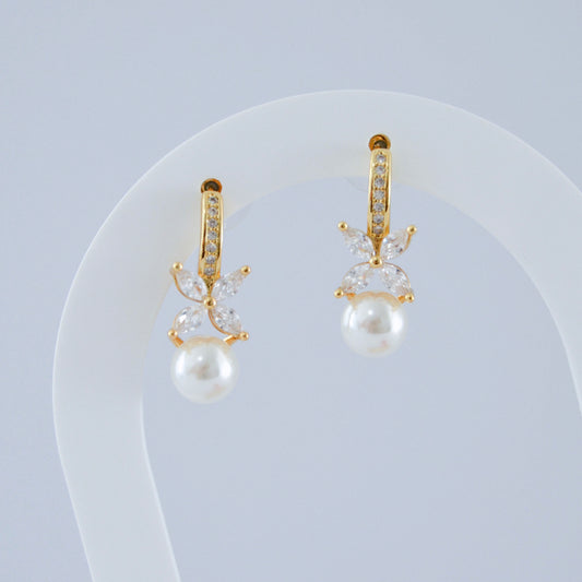 Pearl earring