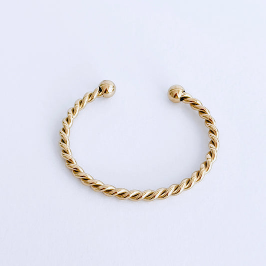 Twisted band bracelet