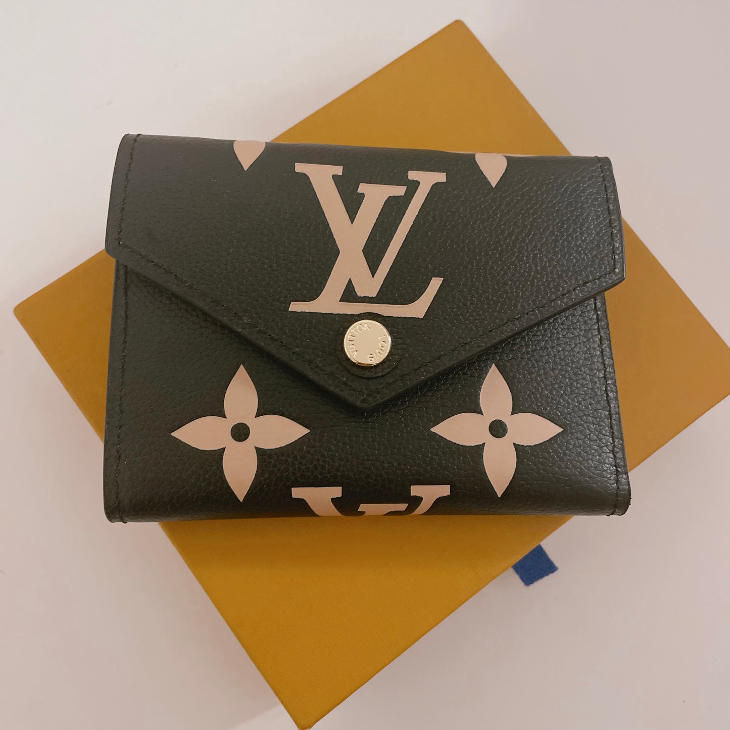 LV BLACK WALLET