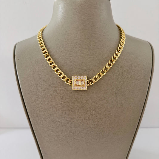 CD CRYSTAL NECKLACE