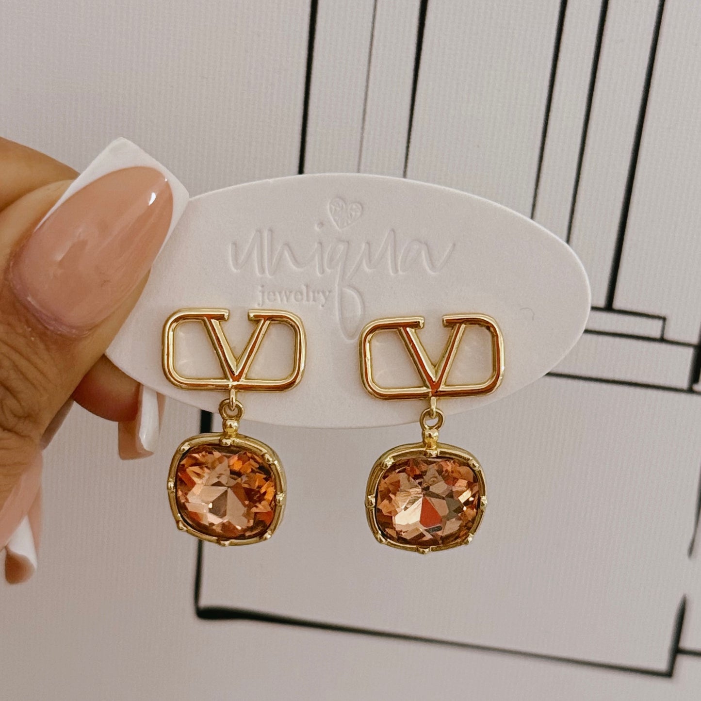 V CRYSTAL EARRING