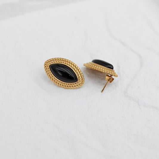 Oval stud earrings