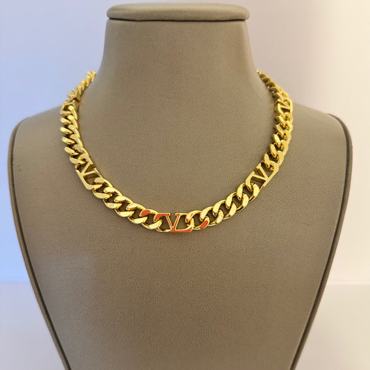V gold necklace