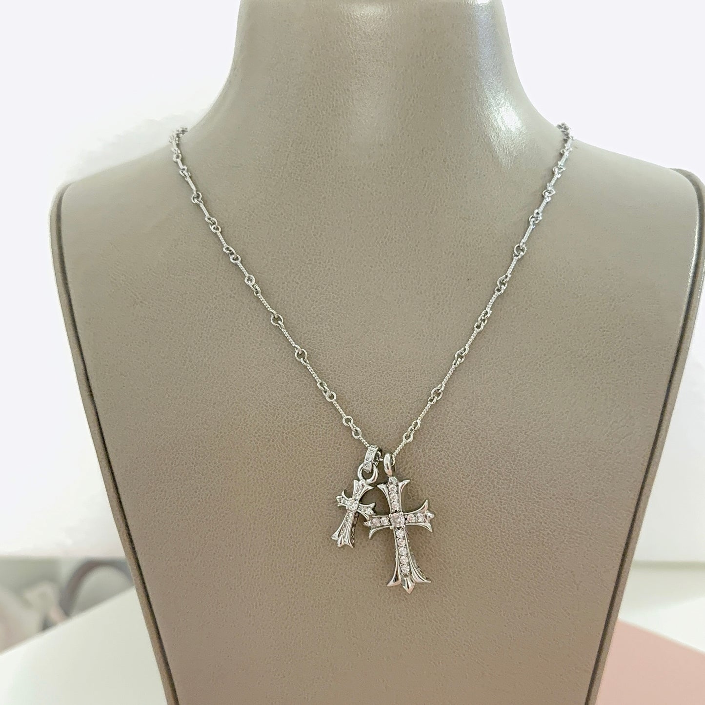 CROSS SILVER NECKLACE