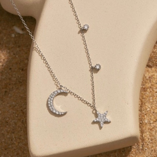 THE MOON SILVER NECKLACE