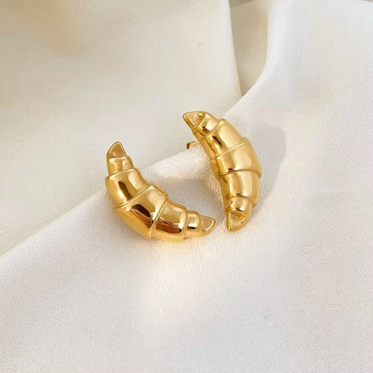 Croissant earrings 🥐