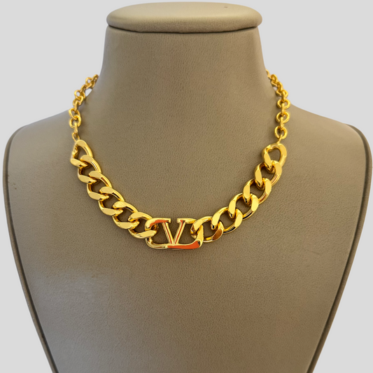 V gold choker