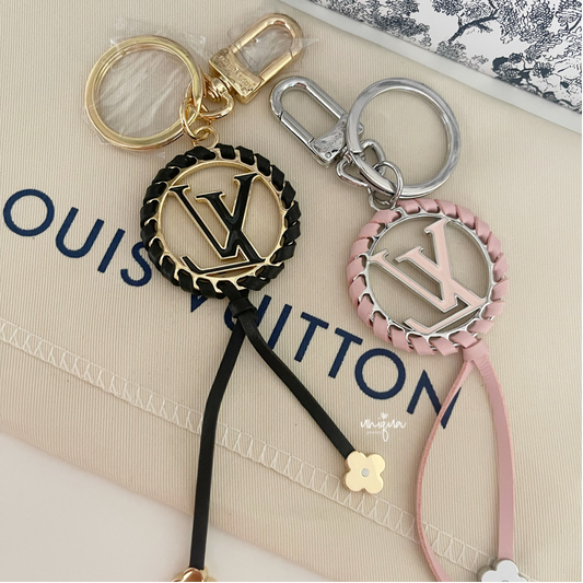 LV LOGO KEYCHAIN