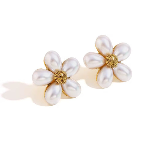Pearl stud earring