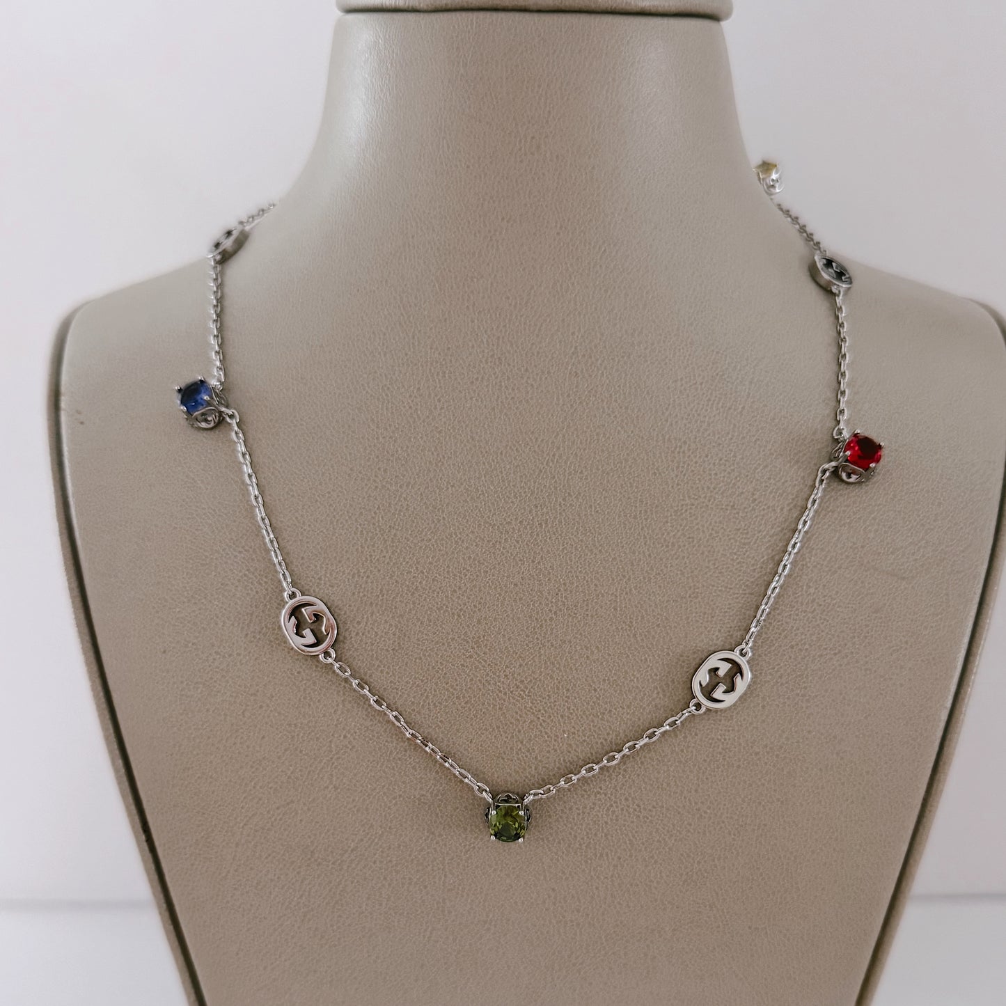 GG CRYSTAL NECKLACE