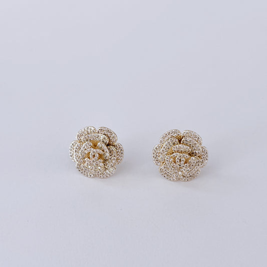 Camelia gold earring