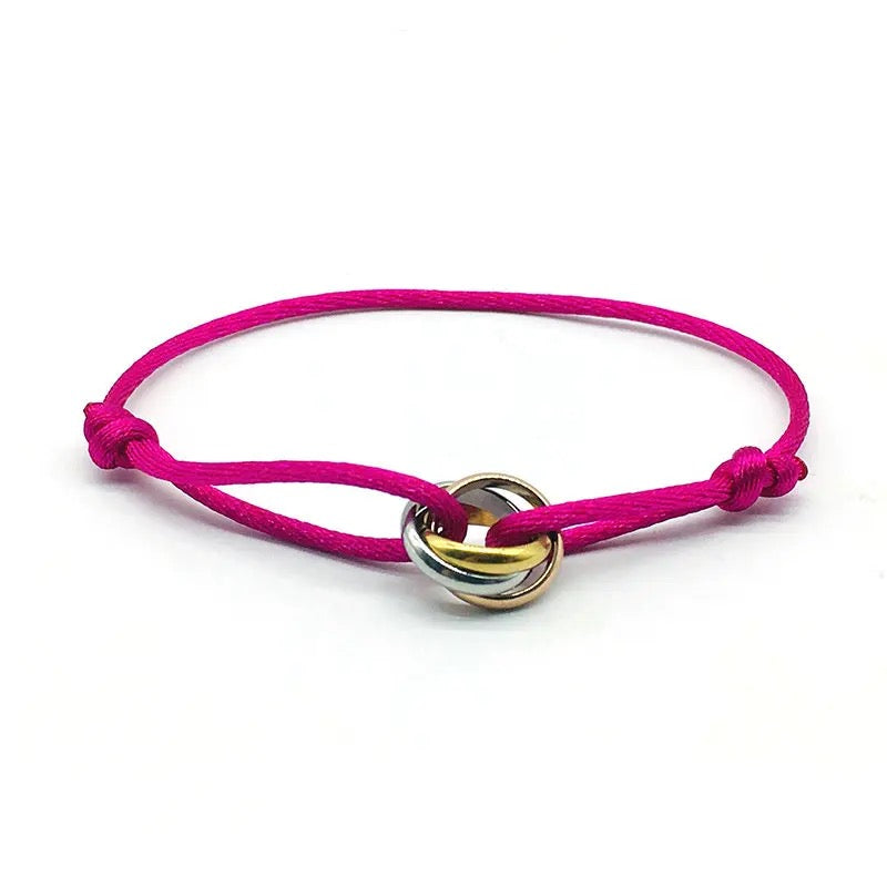 Delicate rose gold chain necklace with a red carnelian stone heart pendant featuring a beaded border (perlée)